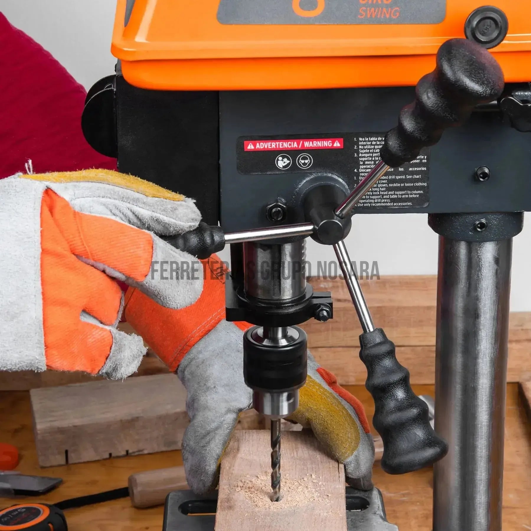 Taladro de piso 8' de 250 W (1/3 HP), broquero de 1/2' / 16174-